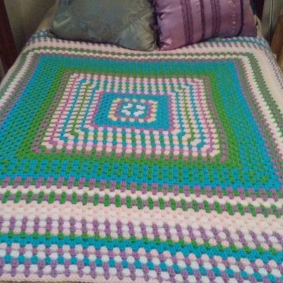 GRANNY SQUARE Childs Blanket - Picture 1 of 2